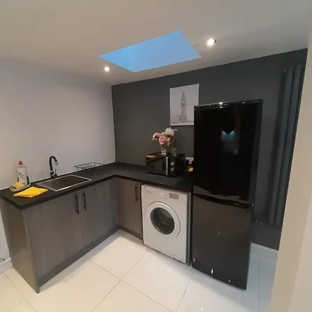 Entire Contemporary & Spacious Home & Free Street Parking Cardiff Exterior photo