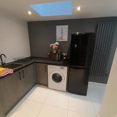 Entire Contemporary & Spacious Home & Free Street Parking Cardiff Exterior photo