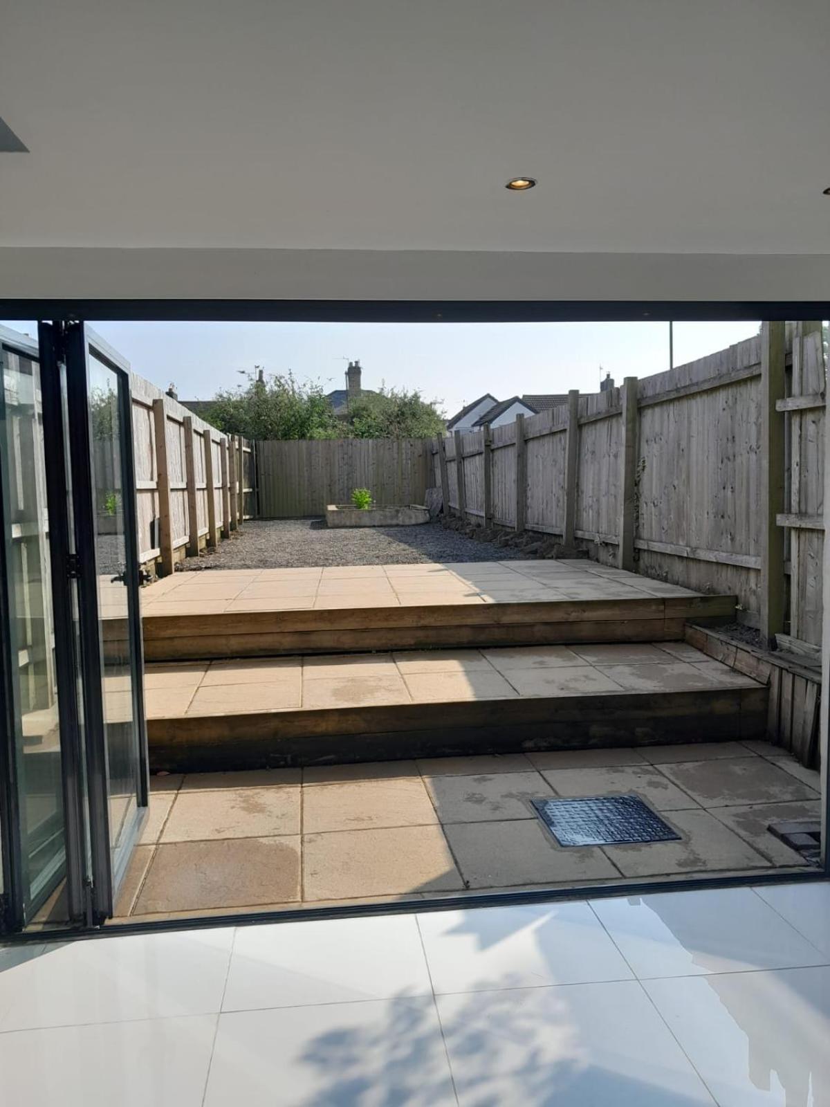 Entire Contemporary & Spacious & Free Street Parking * Cardiff