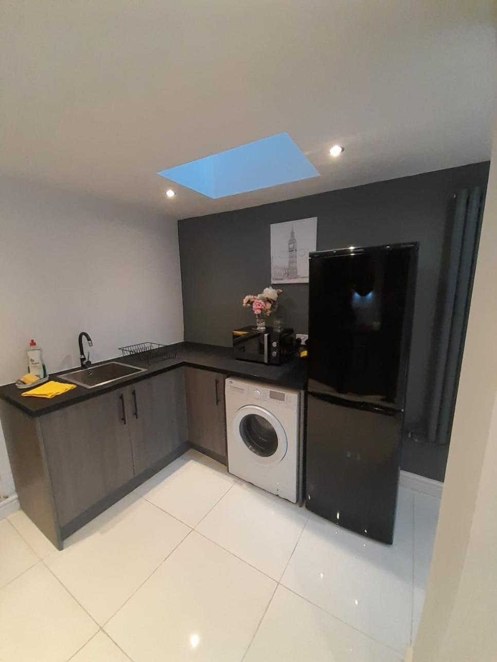 Entire Contemporary & Spacious & Free Street Parking Holiday home Cardiff