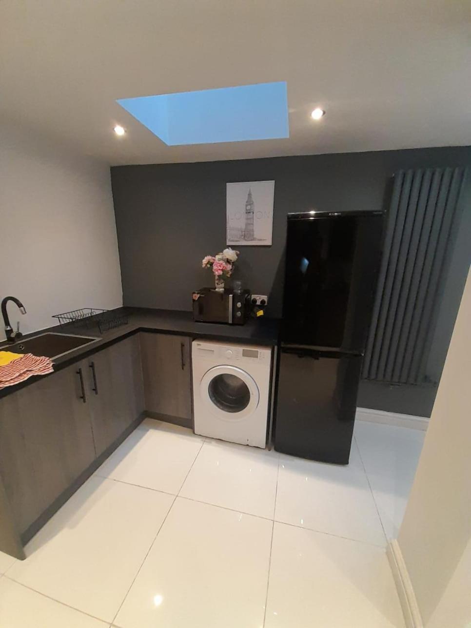 Entire Contemporary & Spacious & Free Street Parking Holiday home *