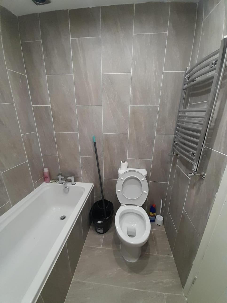 Entire Contemporary & Spacious & Free Street Parking Holiday home